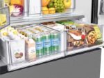 Bespoke 3-Door French Door Refrigerator (30 cu. ft.) with Beverage Center™ in Stainless Steel - Image 9